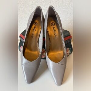 Bella~Vita Classic Gray Leather Pump. Sz 10N